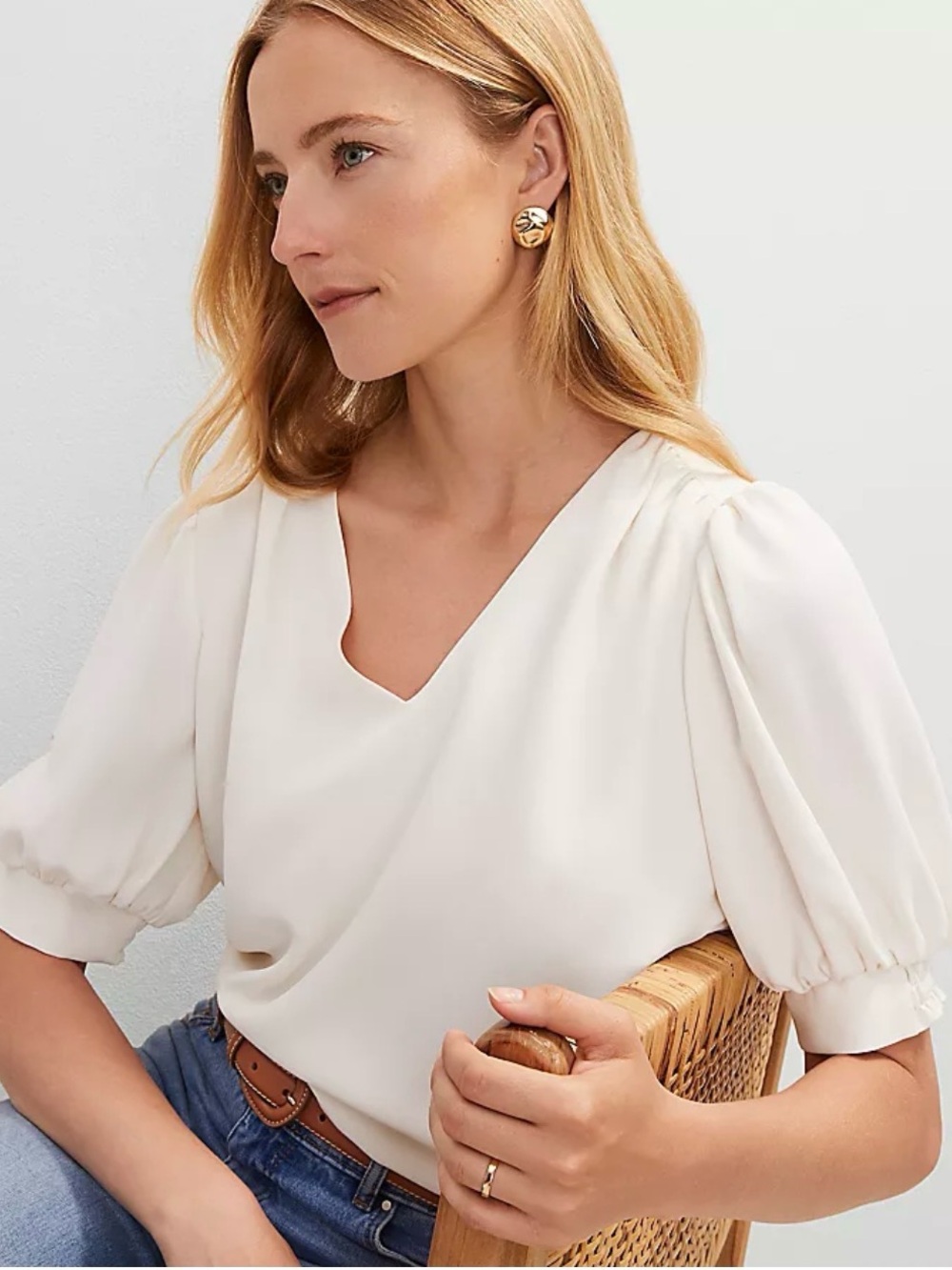 NWOT ANN TAYLOR Classic V-Neck Puff Sleeve Top in Cream Size Medium